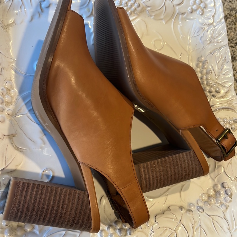 Madewell leather so 9.5 heels excellent condition. - Picture 12 of 12